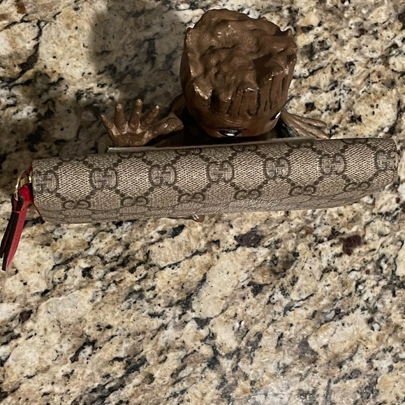 Gucci Supreme Monogram Rainbow Love Zip Around Wallet - Picture 11 of 12